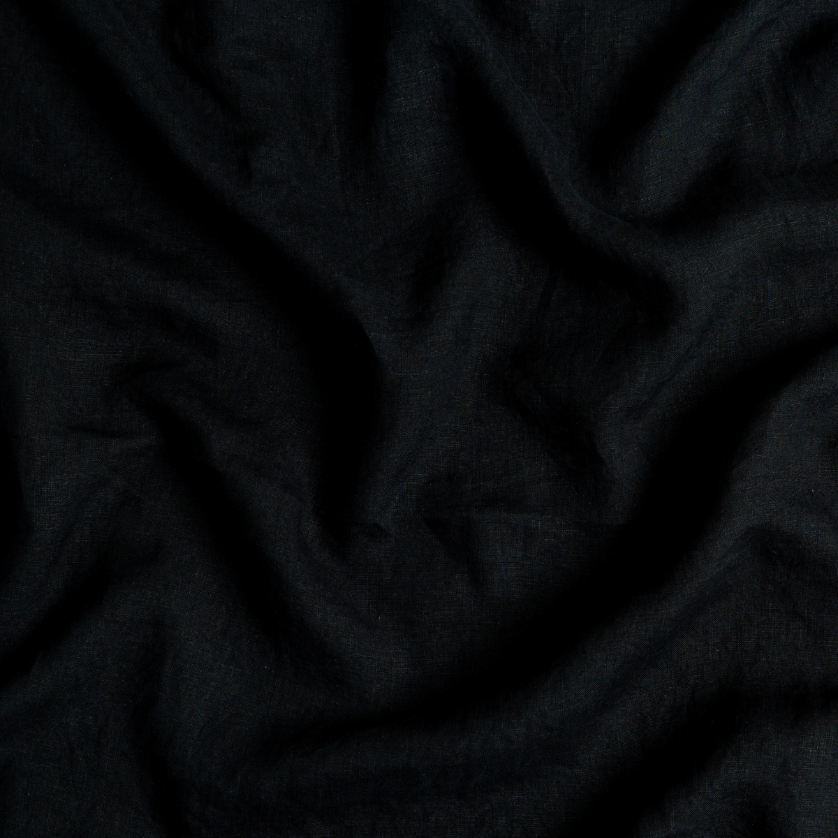 Corvino: A close up of linen fabric in Corvino, a black tone.
