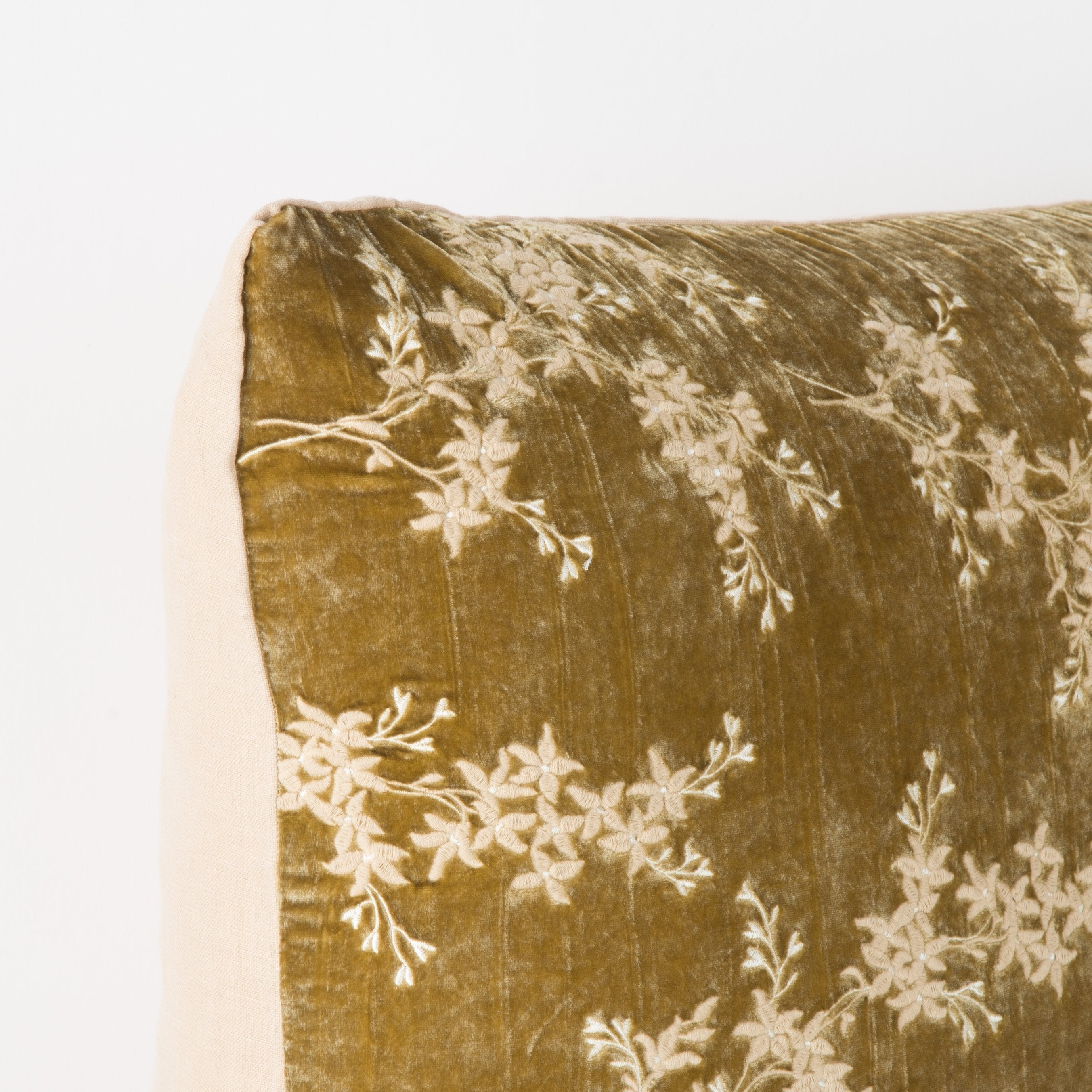 Honeycomb: Corner detail close-up, highlighting two-tone embroidery and linen back.