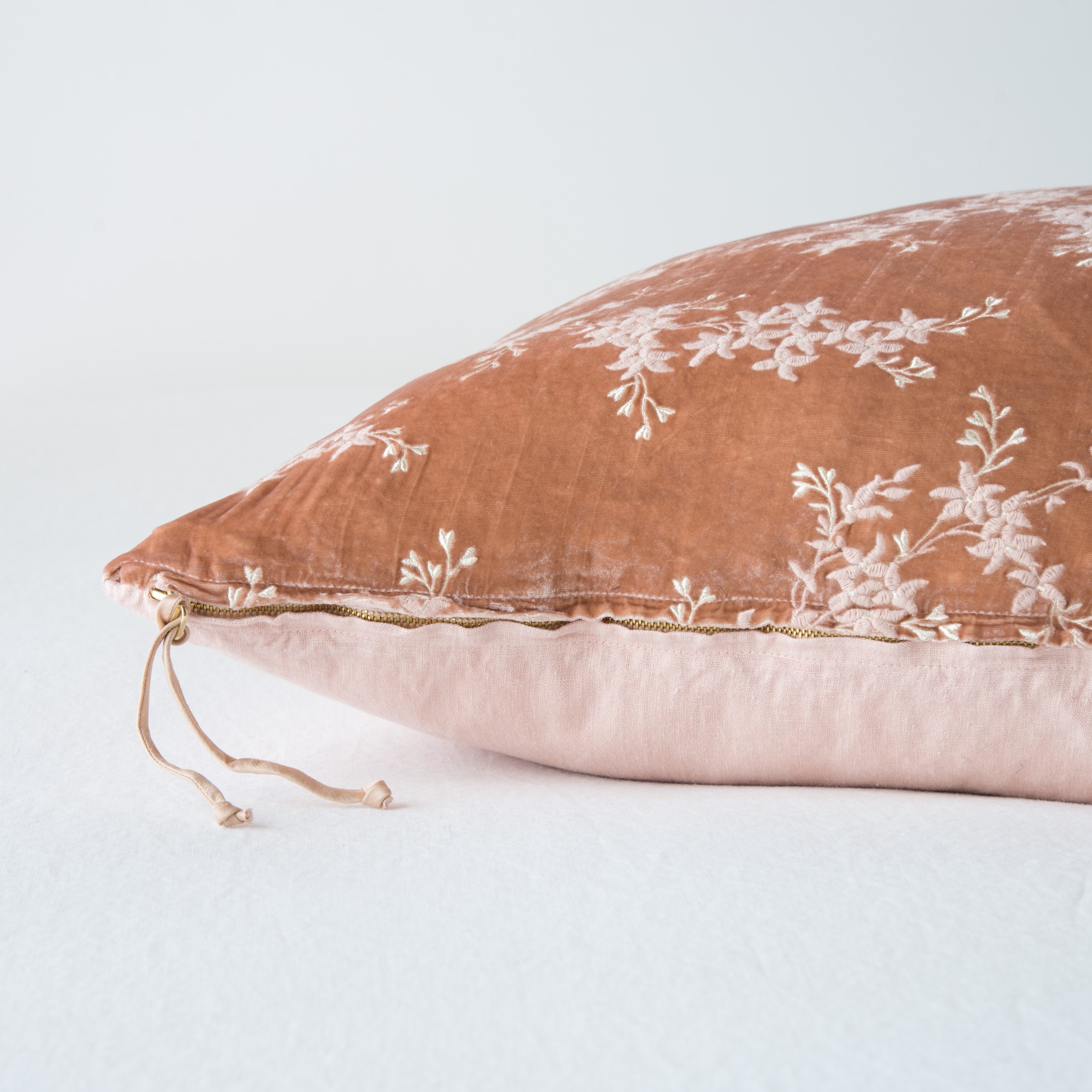 Rouge: Close-up side vew featuring brass zipper with charmeuse pull, and linen back.