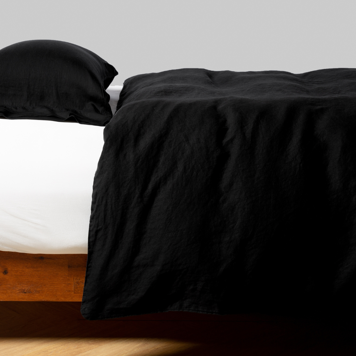 Corvino: duvet cover neatly arranged over white sheeting - side view.