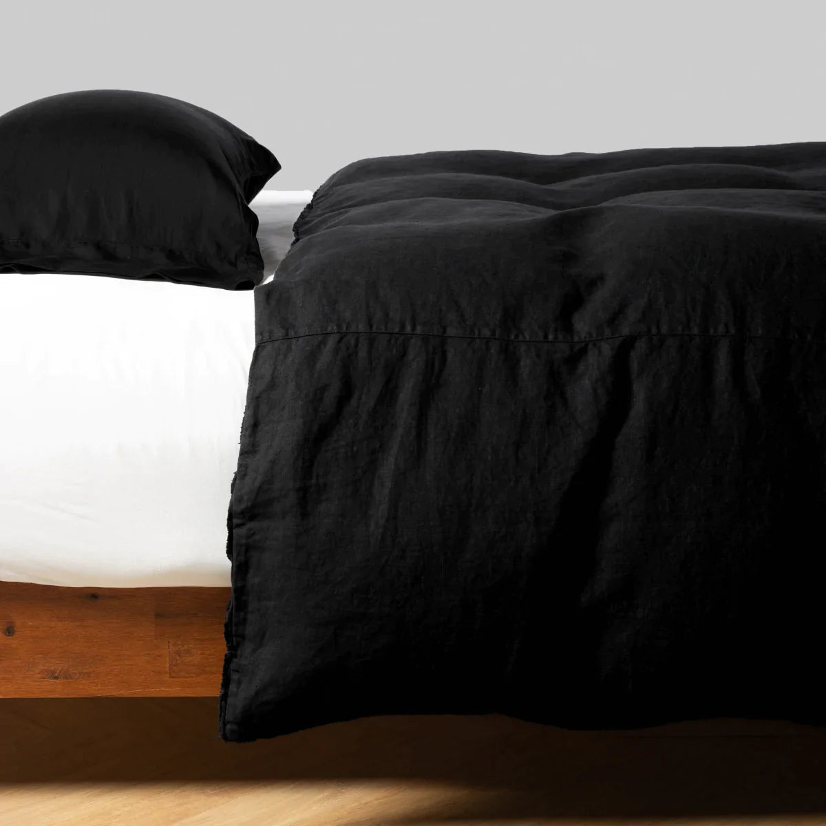 Corvino: Midweight linen duvet cover  on a bed, side view.