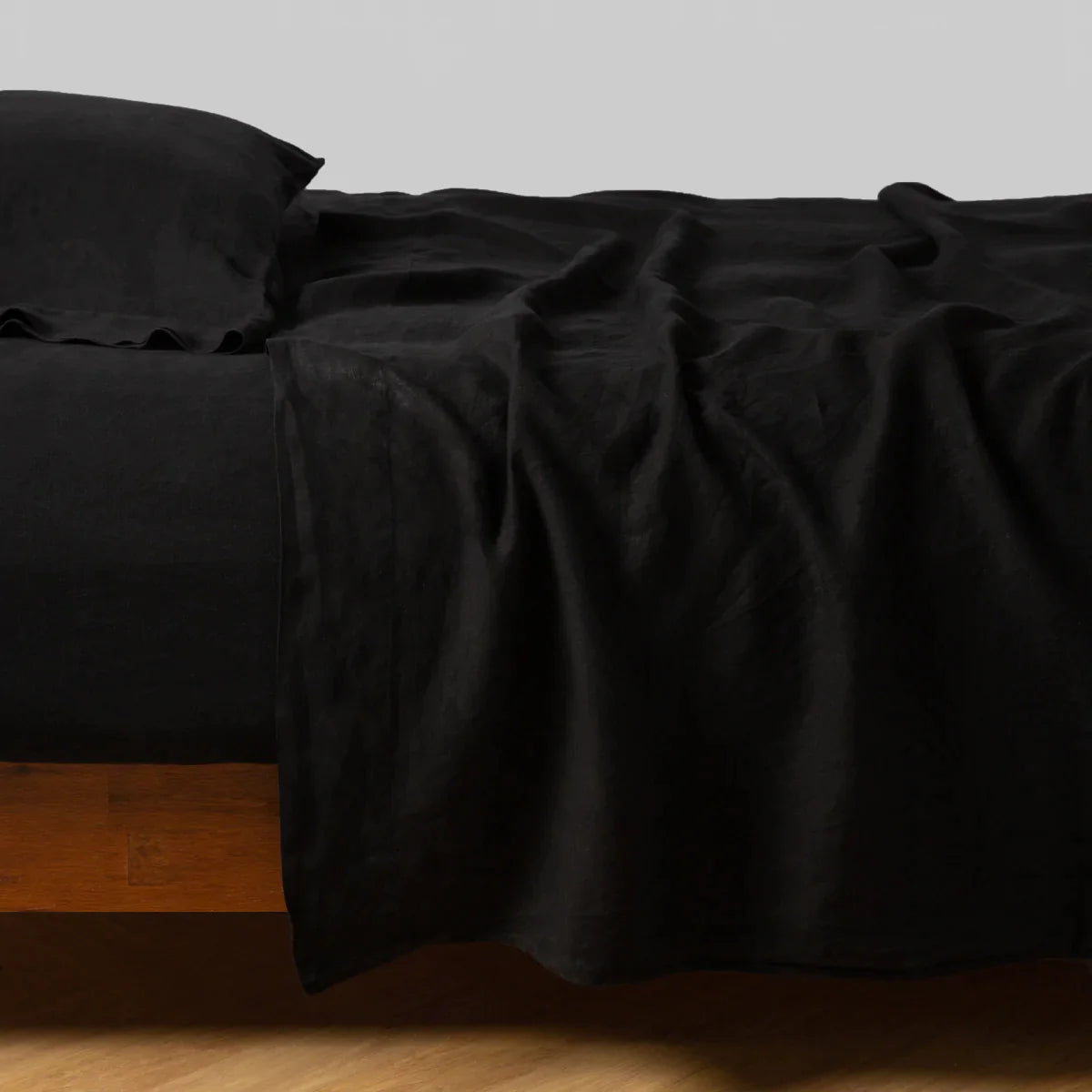 Corvino: fitted sheet with matching rumpled flat sheet and sleeping pillow - side view.